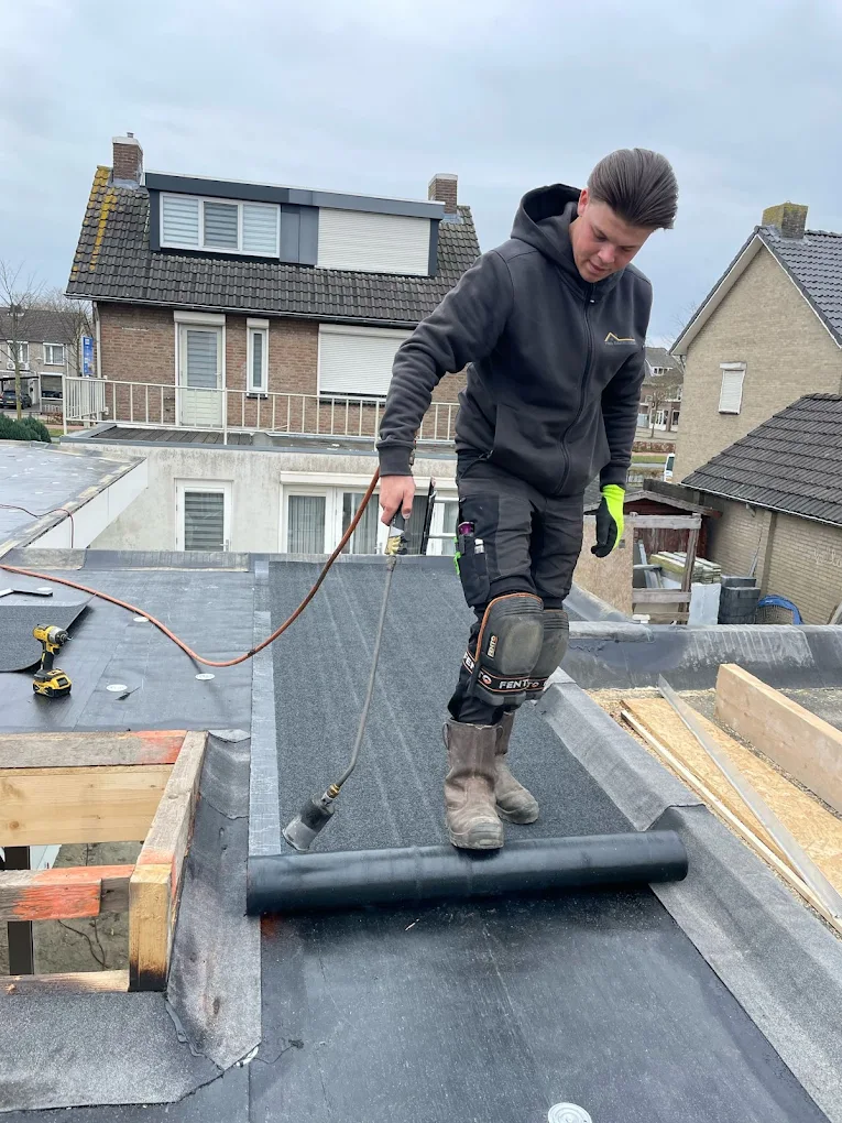 Dakdekker Dongen, Daklekkage Dongen, Dakwerken Dongen, PDD Dakwerken, Dakrenovatie Dongen, Pannendak Dongen